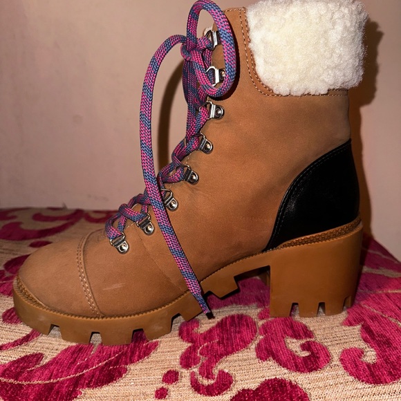 NEW DESIGNER Schutz Ritah Leather Lace up Faux Fur Lug Sole Boots - Picture 6 of 10